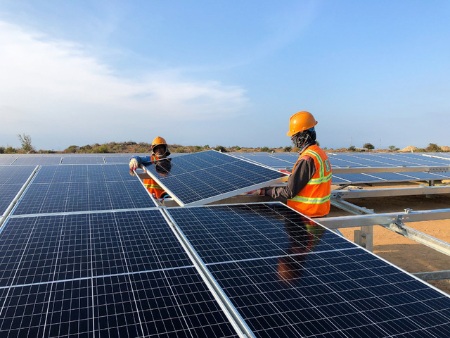 day-lap-dat-sua-chua-dien-nang-luong-mat-troi-solar-2.jpg