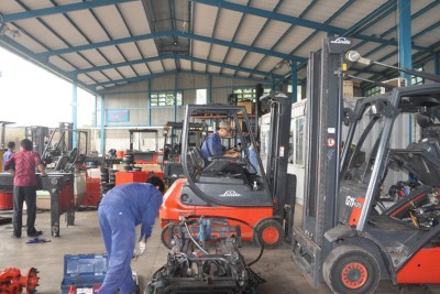 Dạy sửa xe nâng