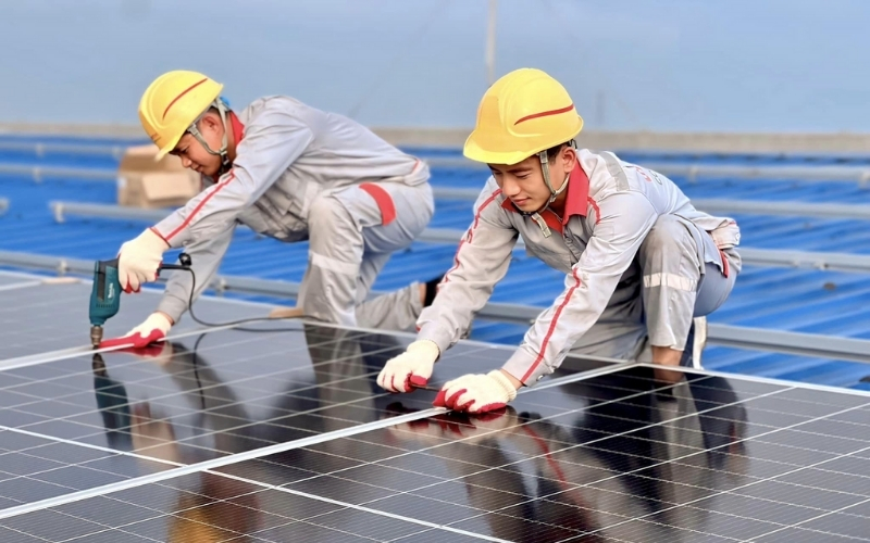 day-lap-dat-dien-nang-luong-mat-troi-solar-inverter.jpg