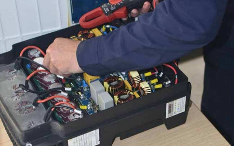 day-sua-chua-bien-tan-solar-inverter-1.jpg
